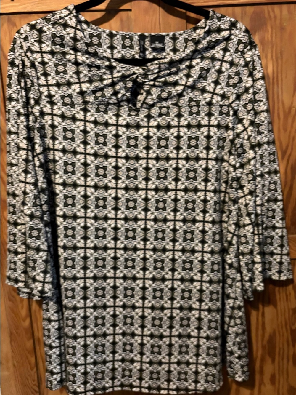 New Directions Curvy size 1X Black and White Geometric Boatneck Tunic